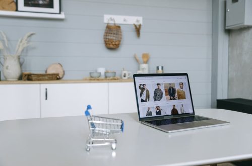 E-commerce Startups Build Custom Storefronts That Scale